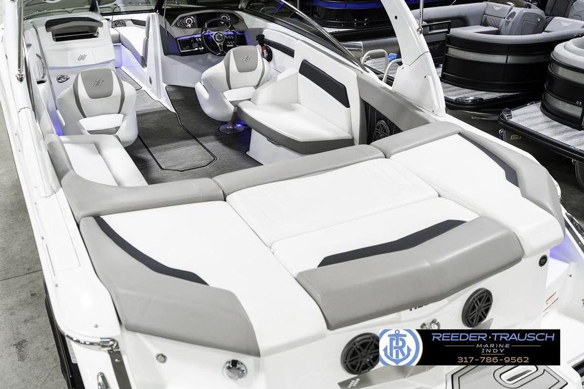 Used 2021 Four Winns H260