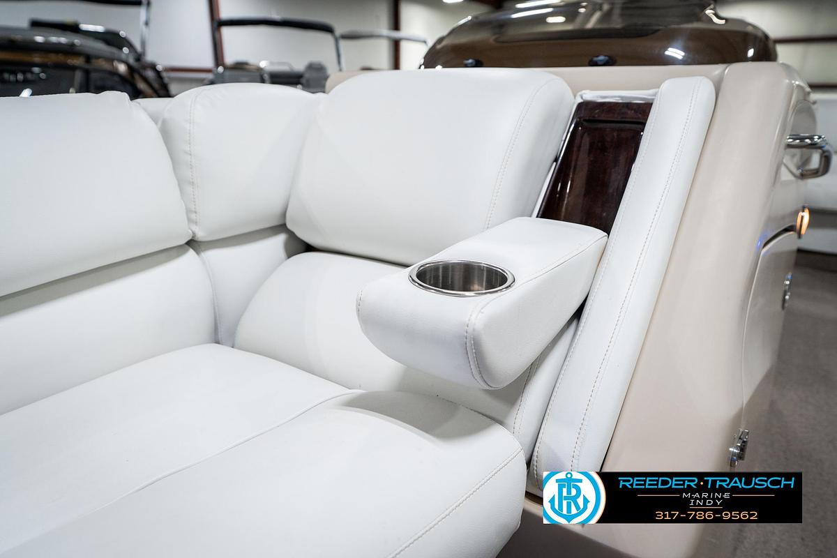 Used 2011 Bennington 2274 RCL