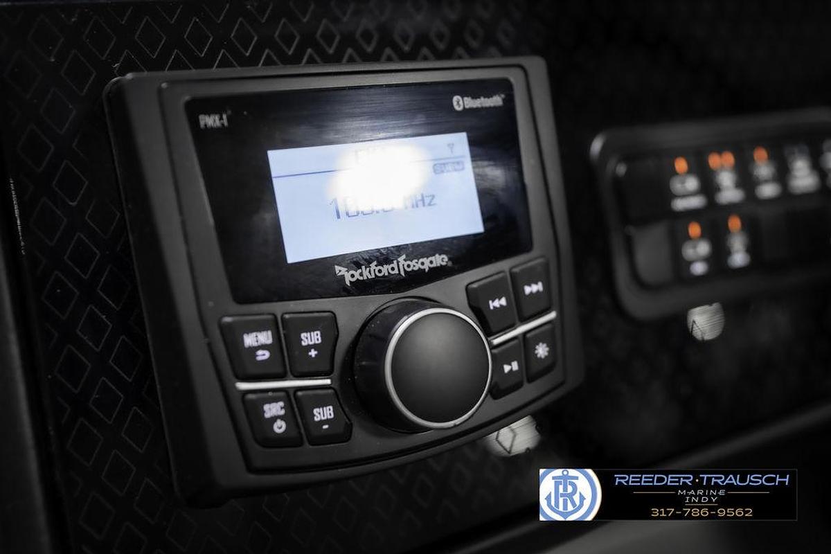 2025 Bennington 22 MFB