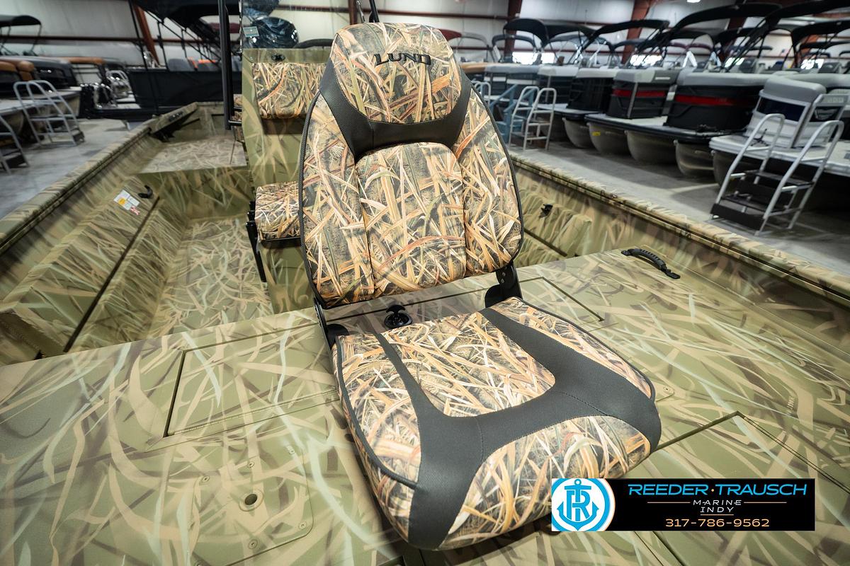 2026 Lund 1870 Predator Center Console