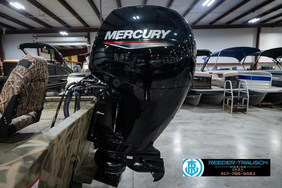 2026 Lund 1870 Predator Center Console