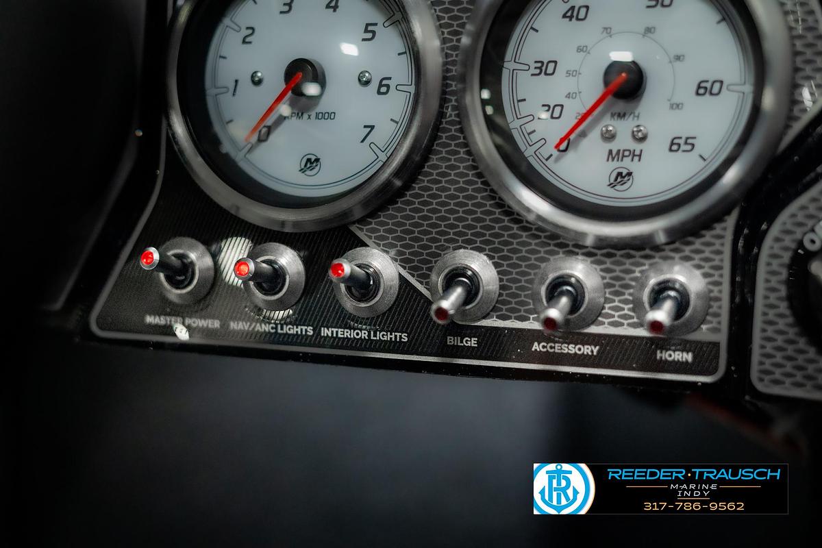 2025 Lund 1875 Pro V Bass