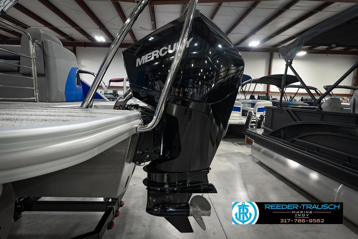Used 2025 Bennington 25 L Bowrider