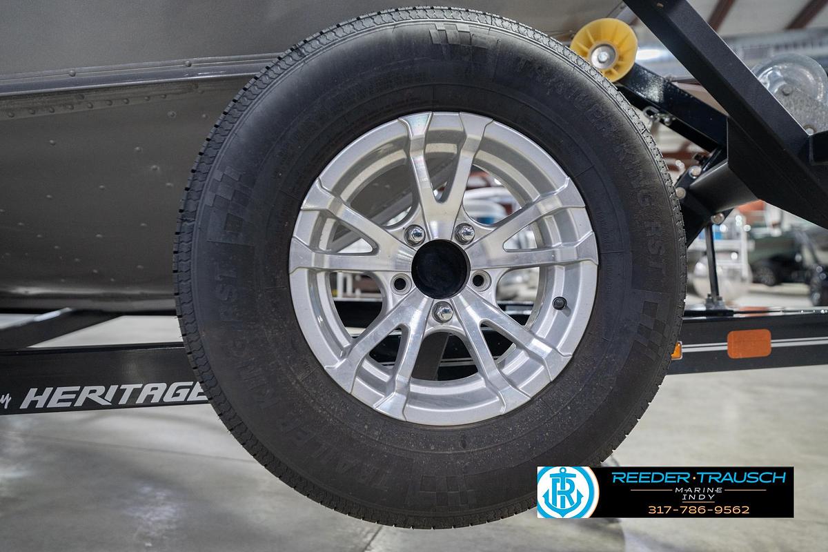 Used 2023 Lund 1875 Impact XS