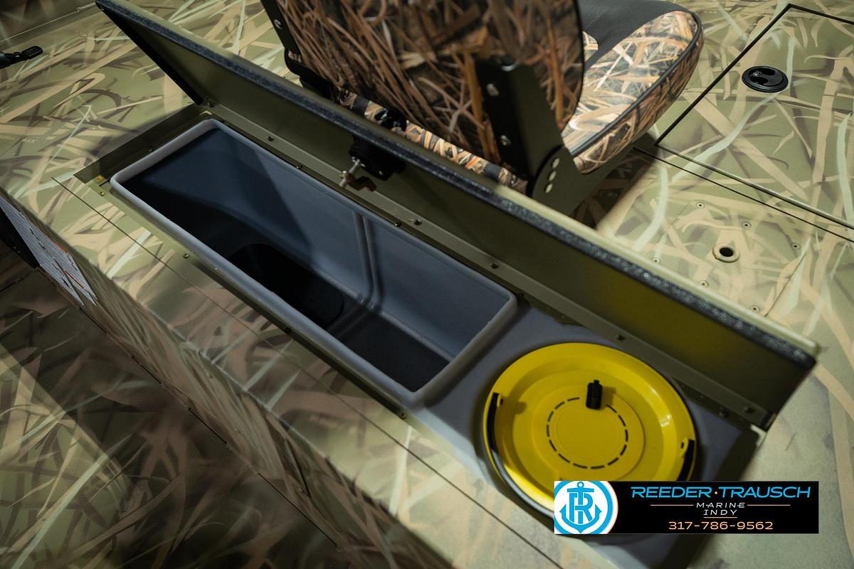 2026 Lund 1870 Predator Center Console