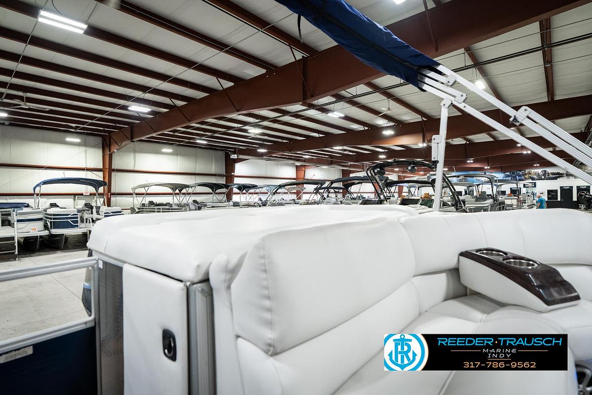 Used 2011 Bennington 2274 RCL