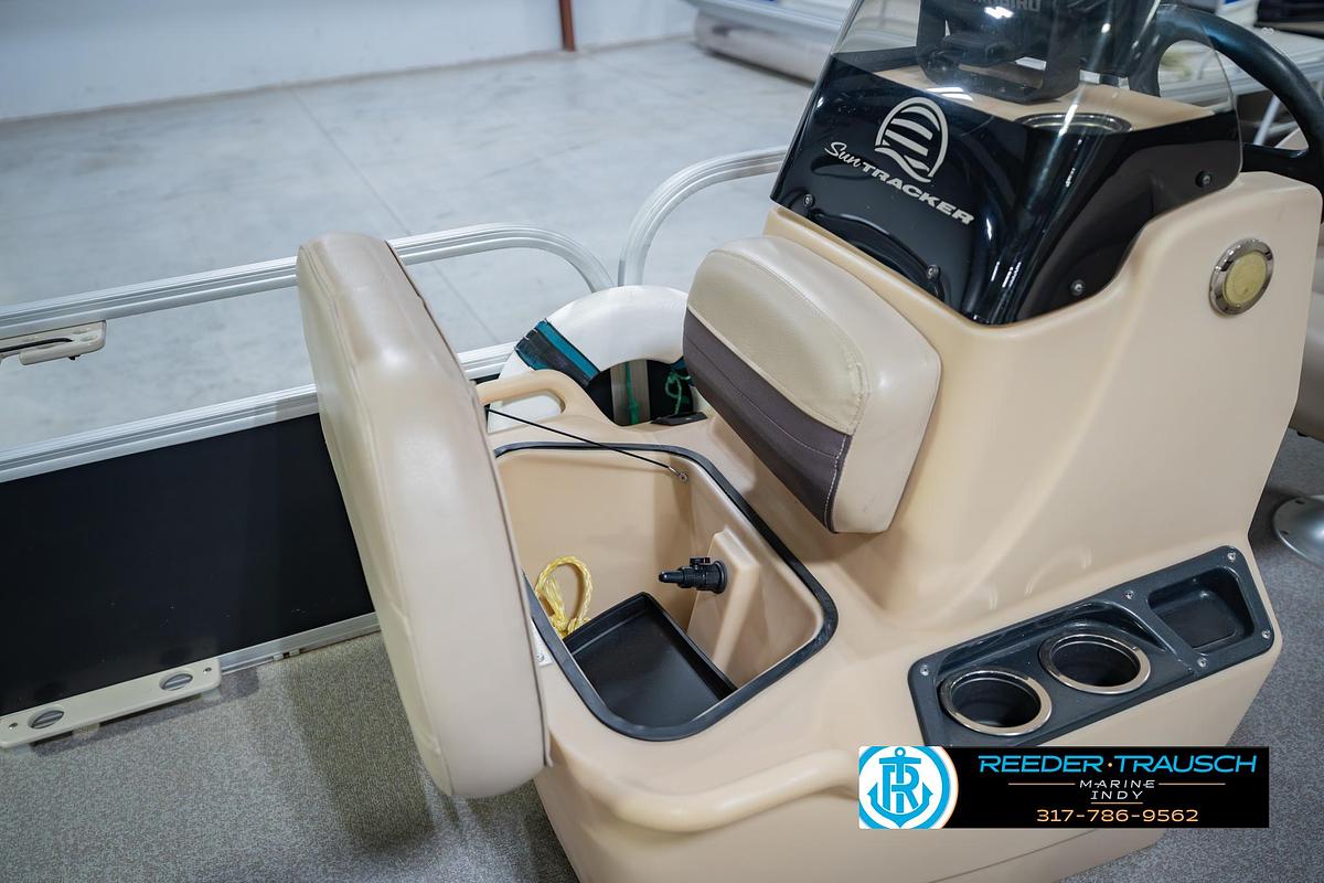 Used 2017 Sun Tracker Fishin' Barge 20 DLX