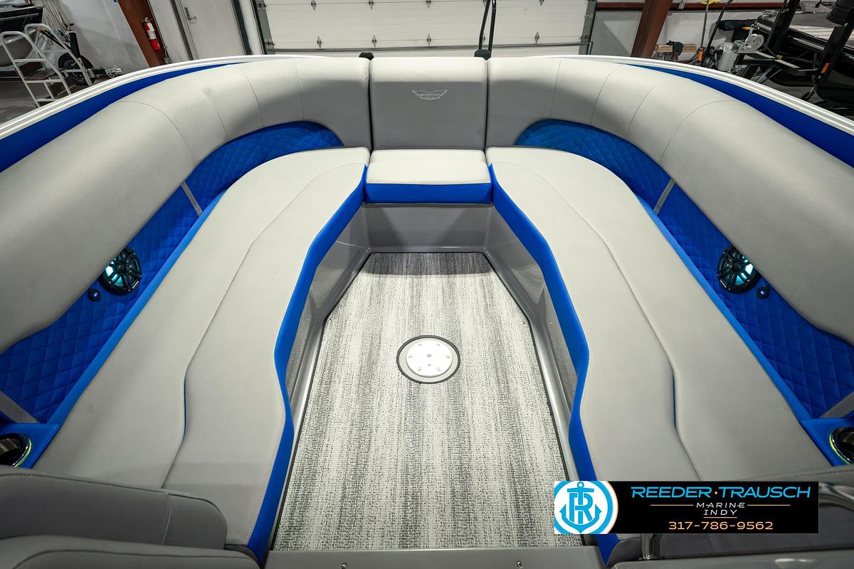 Used 2025 Bennington 25 L Bowrider