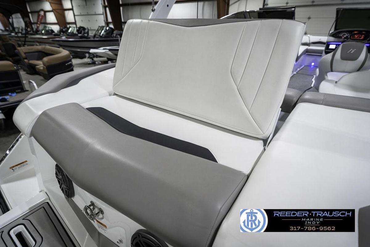 Used 2021 Four Winns H260