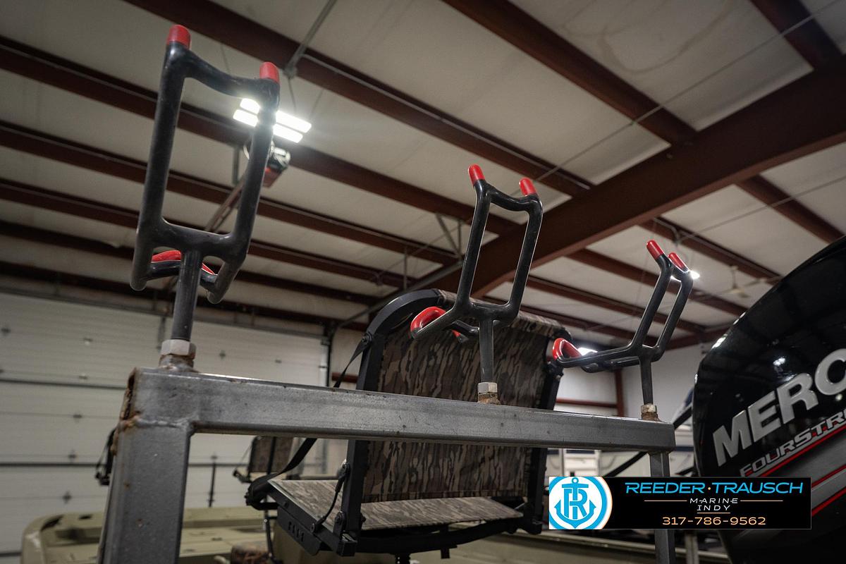 Used 2018 Tracker 2072 CC