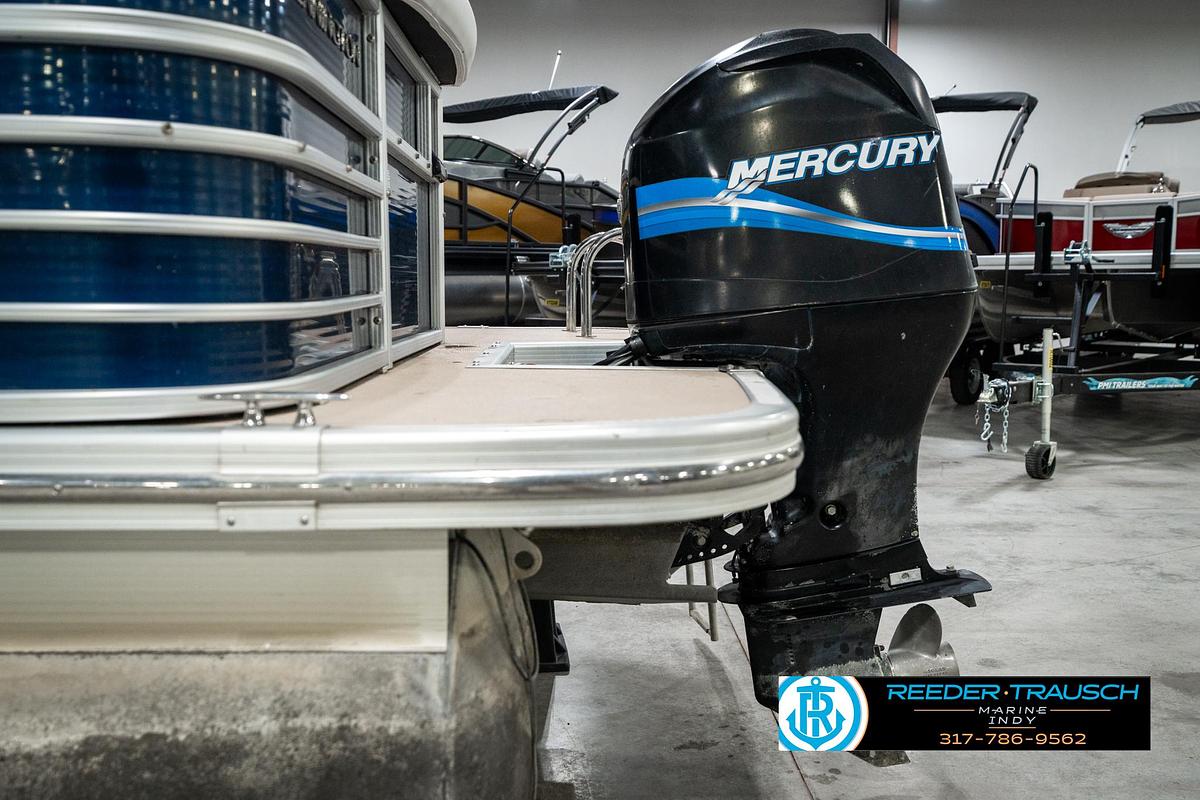 Used 2011 Bennington 2274 RCL