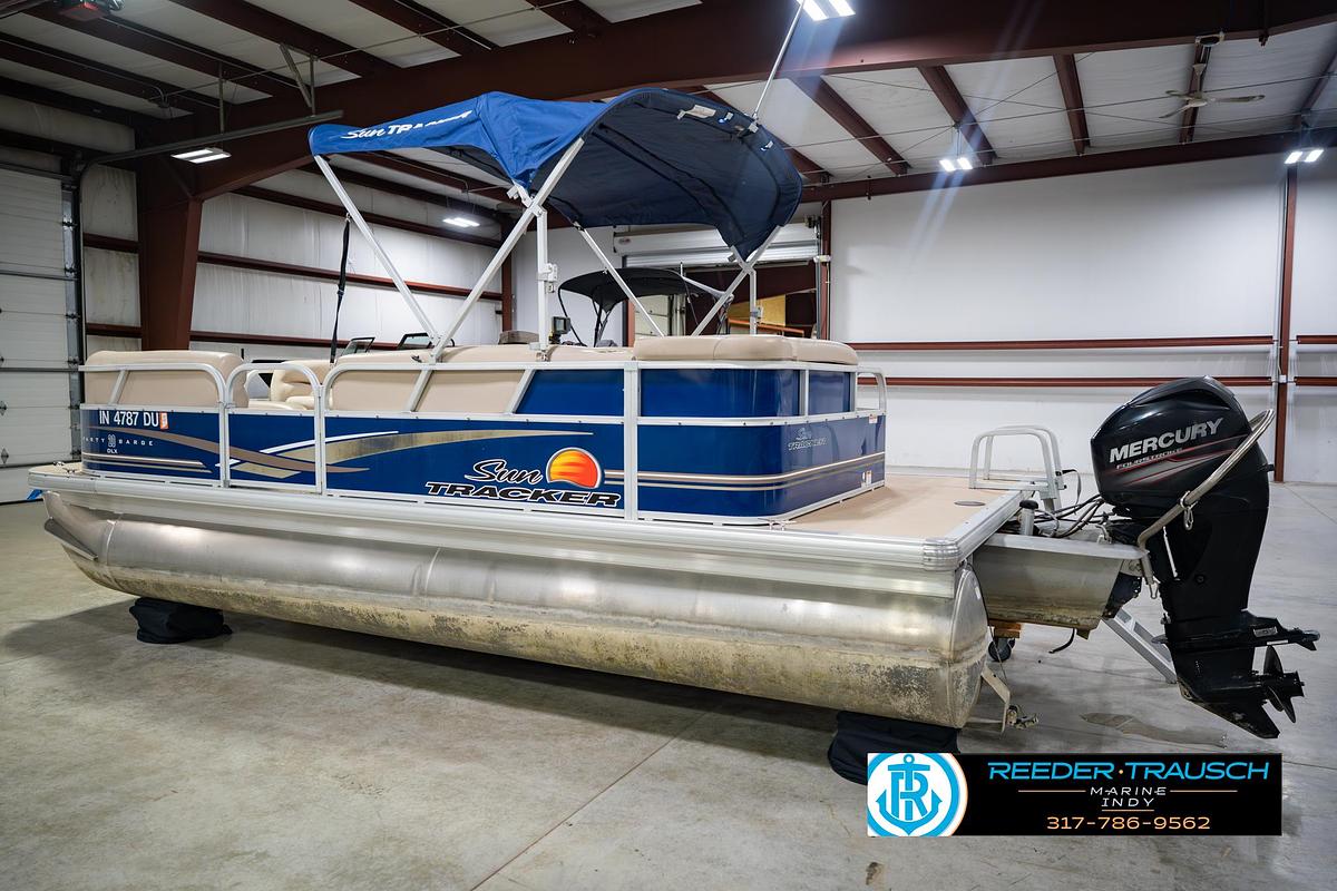 Used 2014 Tracker Marine Sig Party Barge 20 DLX