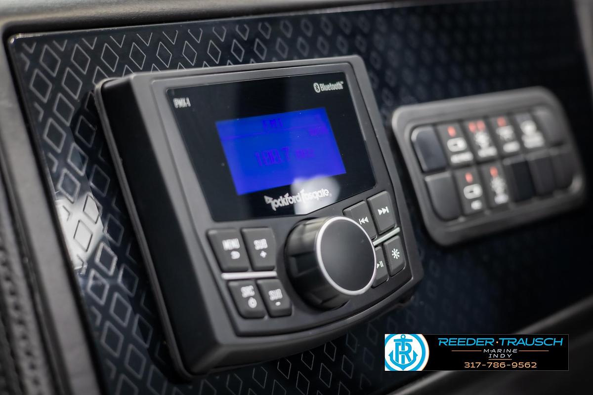 2025 Bennington 22 MFB