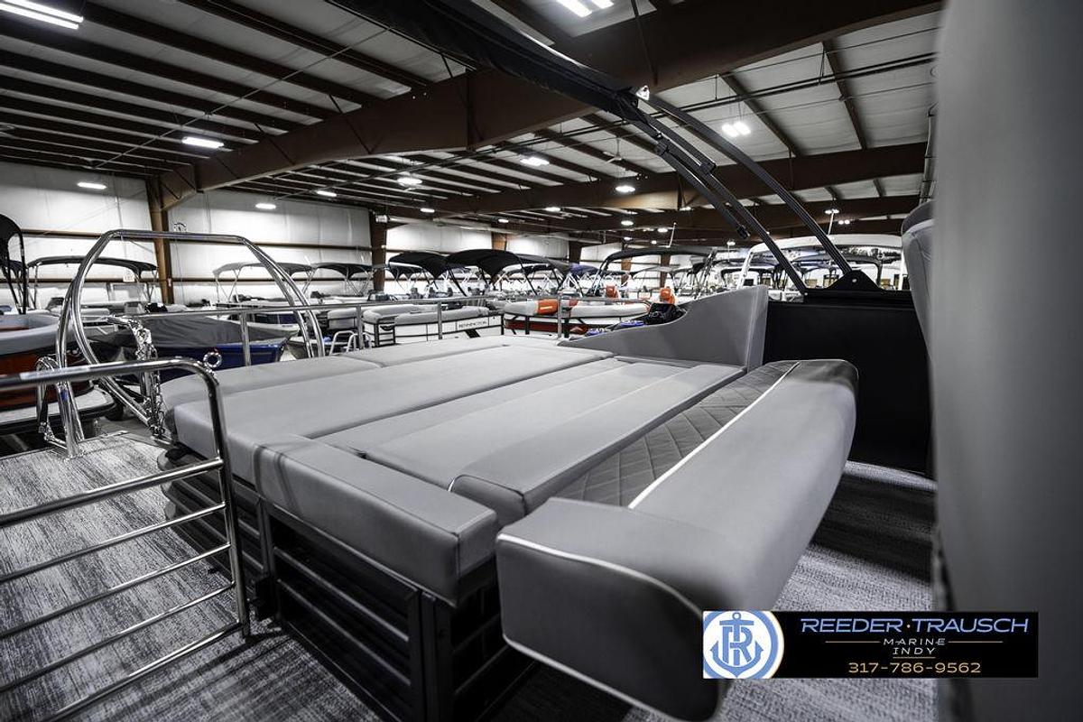 2025 Bennington 23 LTSB