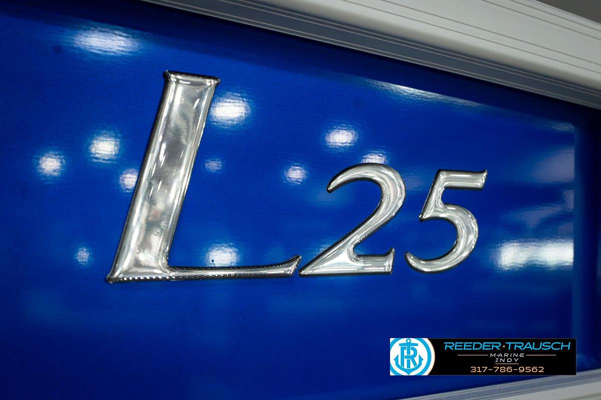 Used 2025 Bennington 25 L Bowrider