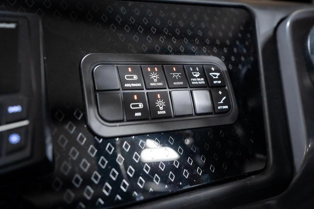 2025 Bennington 24 MSB