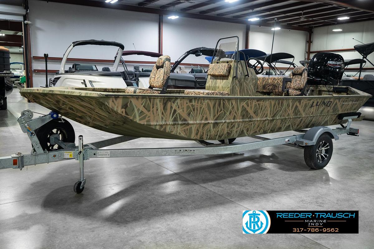 2026 Lund 1870 Predator Center Console