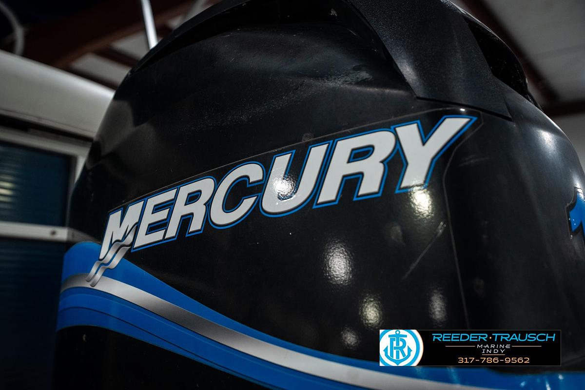 Used 2011 Bennington 2274 RCL