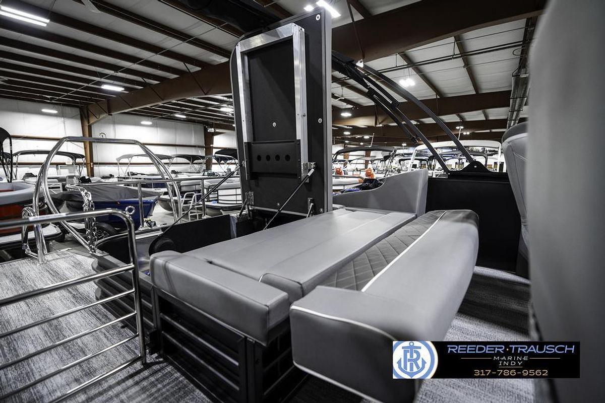 2025 Bennington 23 LTSB