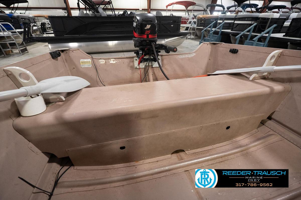 Used 2004 Smoker Craft Voyager