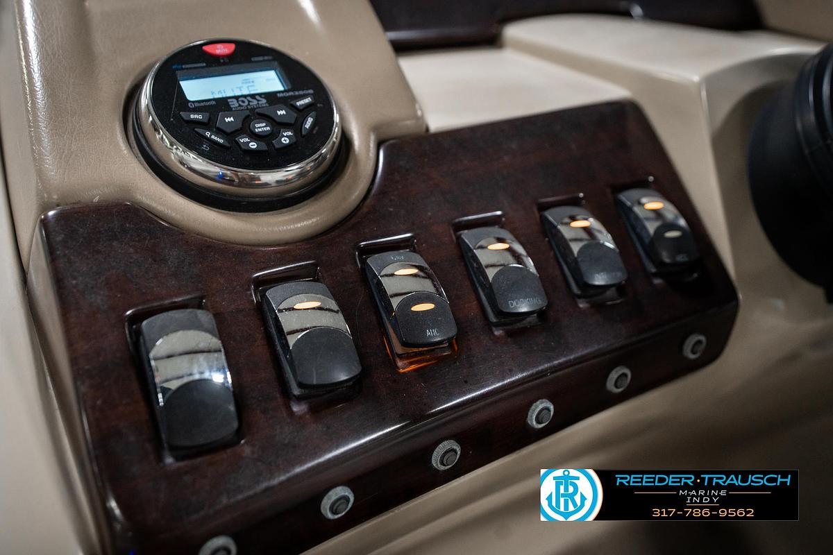 Used 2011 Bennington 2274 RCL