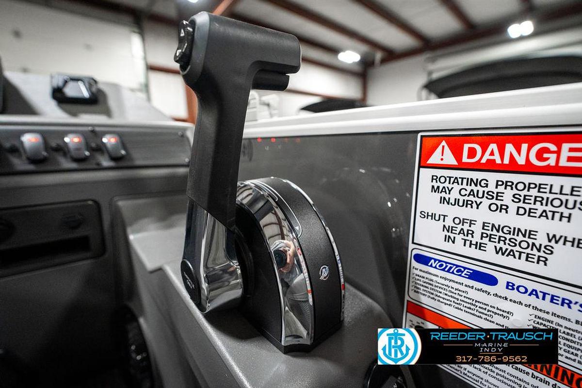 2025 Bennington 21 SLJ