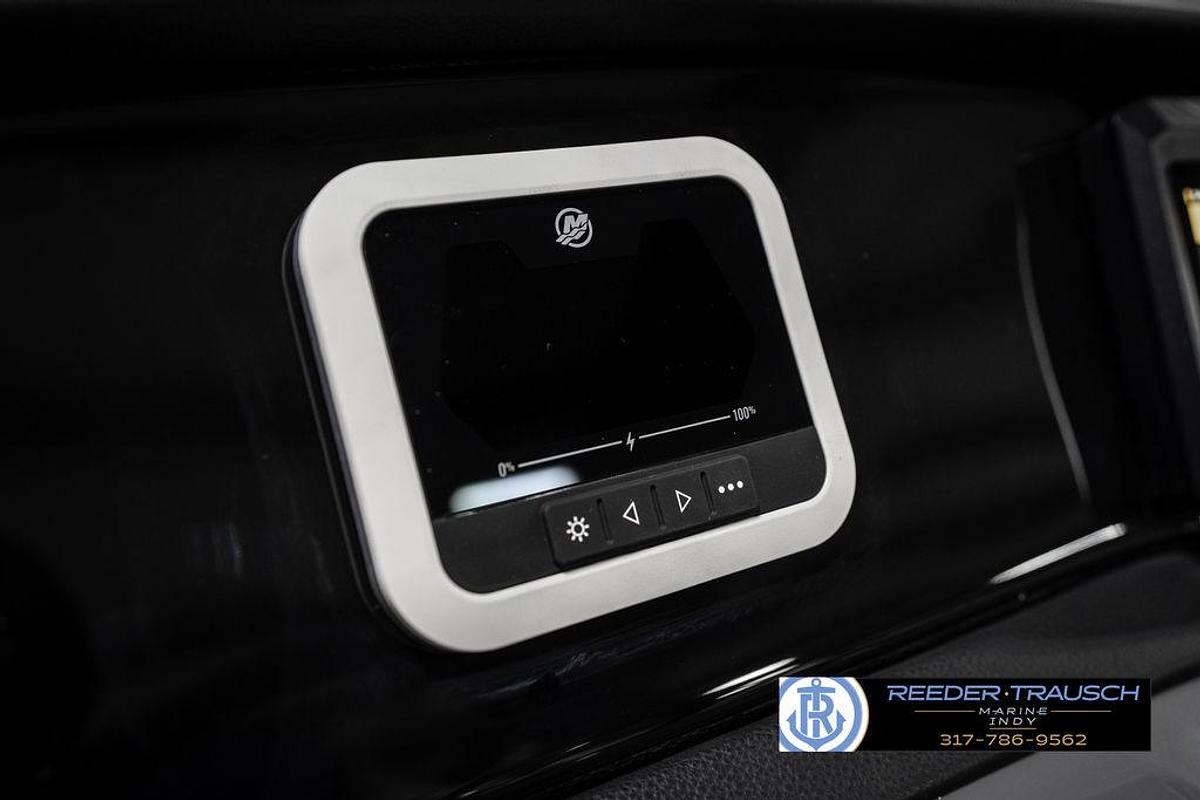 2025 Bennington 18 SLJ