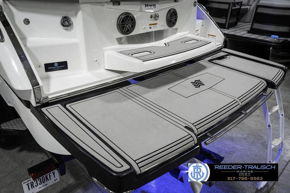 Used 2021 Four Winns H260