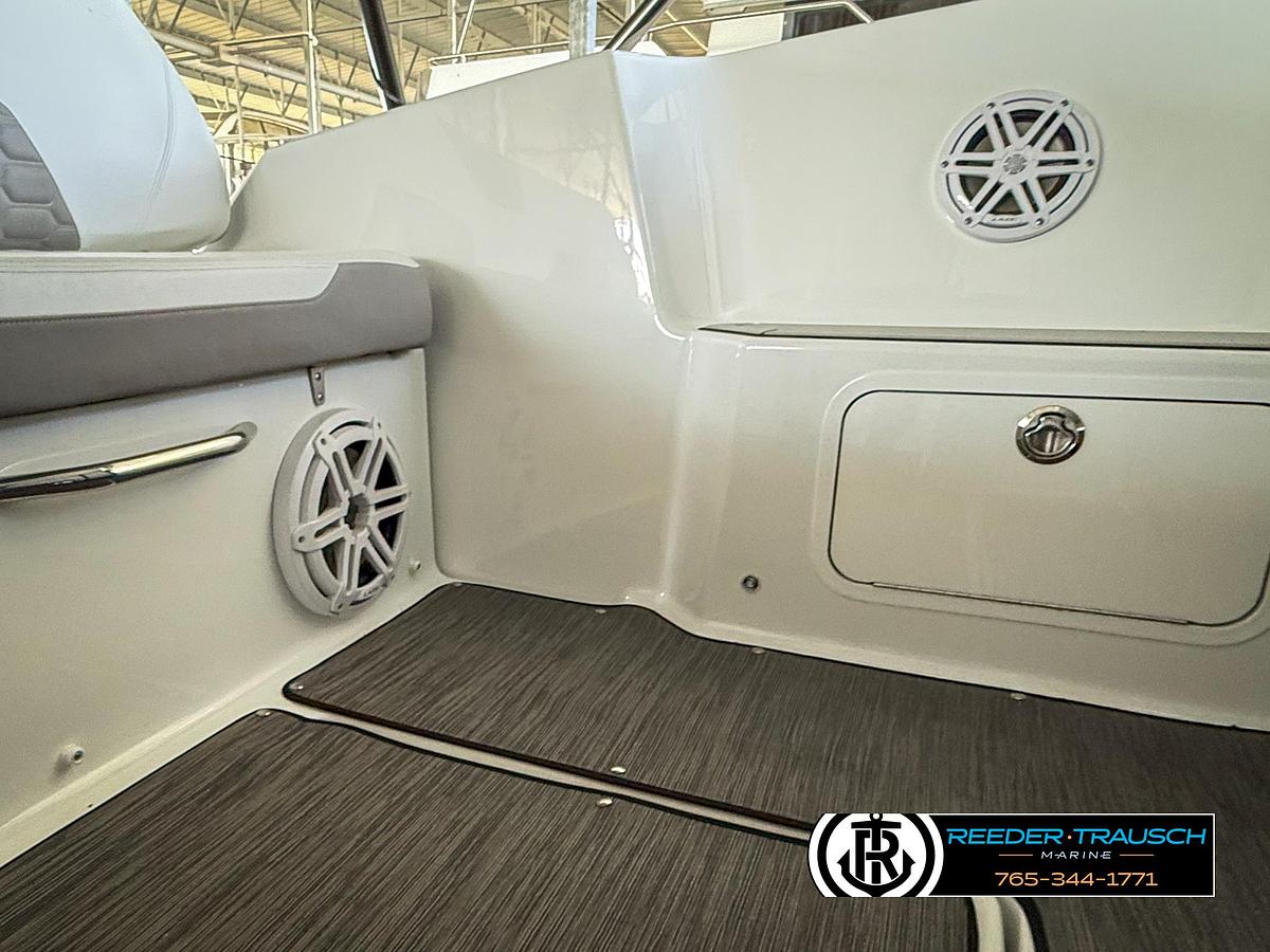 2021 Four Winns Vista 355 Coupe OB