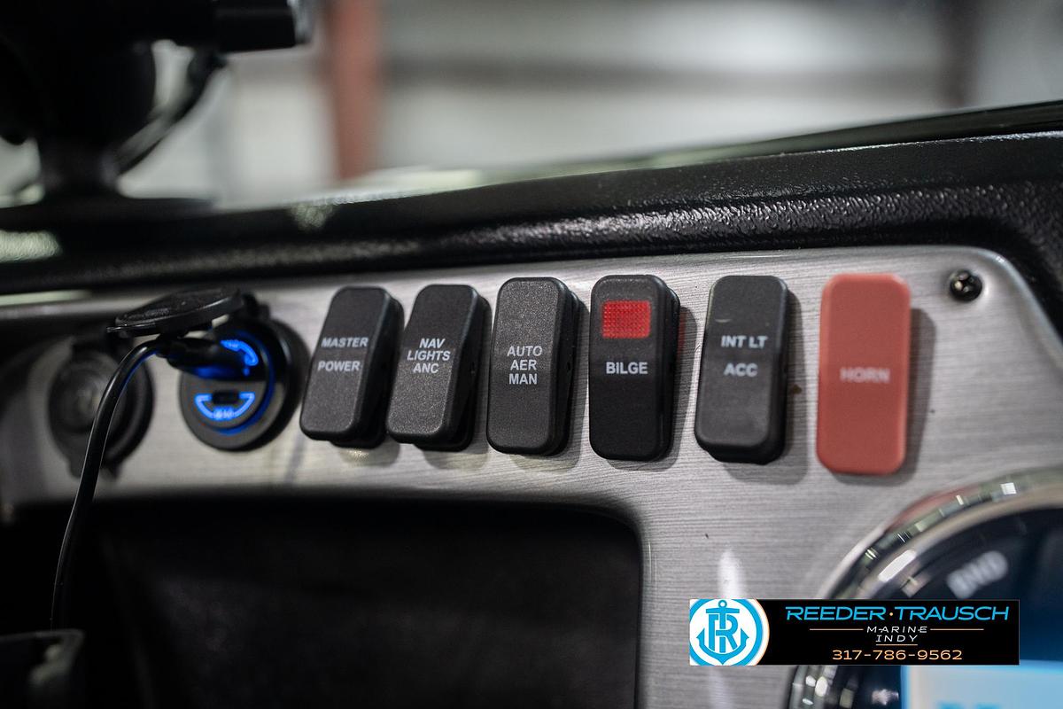 Used 2023 Lund 1875 Impact XS