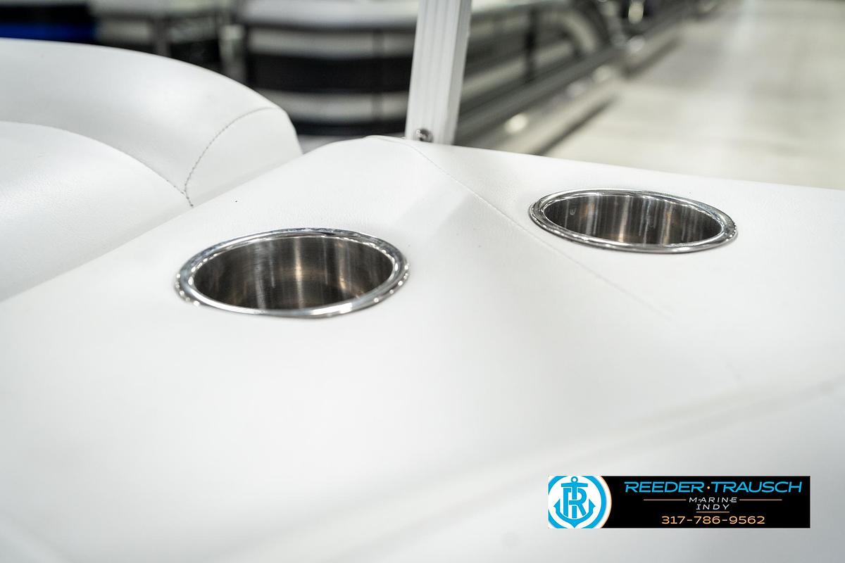 Used 2011 Bennington 2274 RCL