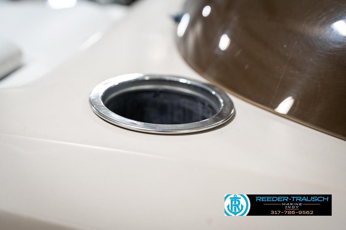 Used 2011 Bennington 2274 RCL