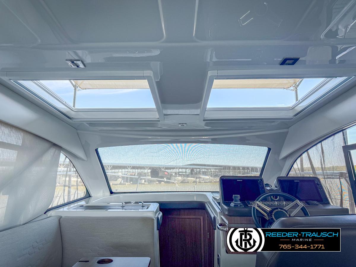 2021 Four Winns Vista 355 Coupe OB