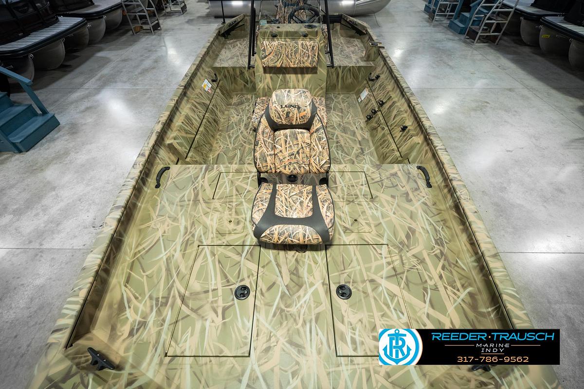 2026 Lund 1870 Predator Center Console