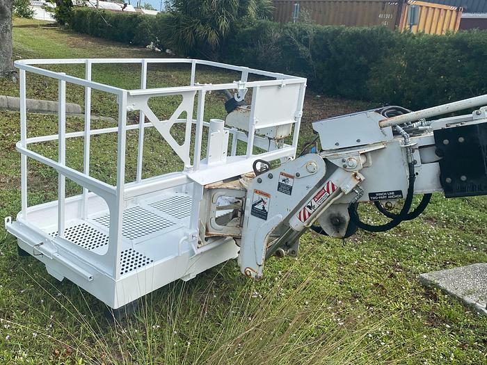 Used Altec LS63 on 2015 International 4300 SBA 4x2 Reg Cab Flatbed Truck - M37501