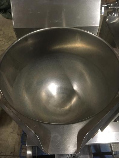 Used GROEN TDH-40 TRUNNION STYLE STEAM KETTLE, NAT. GAS w/ S/S STAND & 2 TEMP WATER FILL FAUCET.