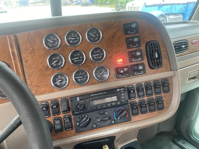 Used 2009 Peterbilt 386 Rillback wrecker