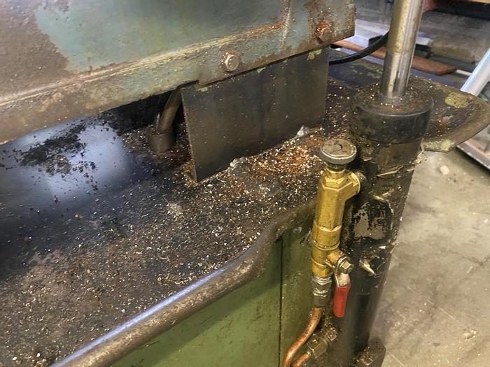 Used 1995 Microcut Manual Bandsaw