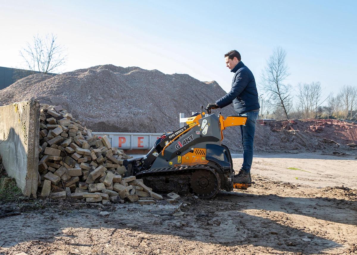 Used GIANT GS950T LOADER