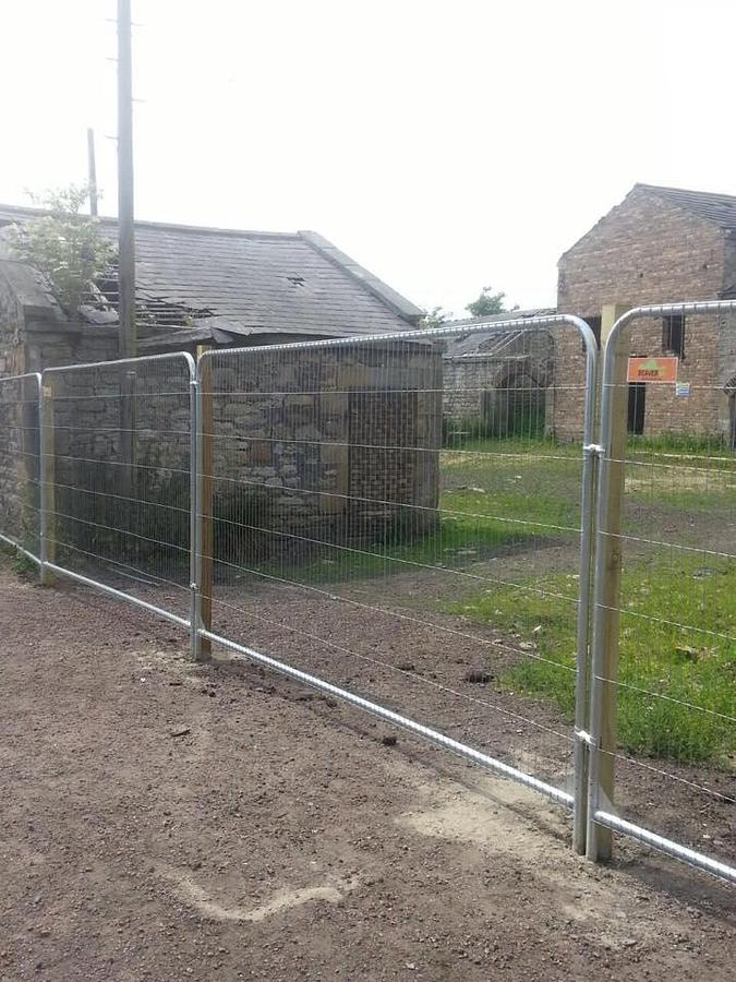 Used TEMPRARY FENCING