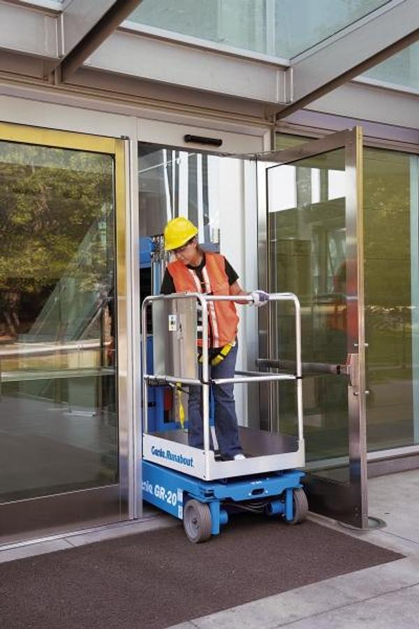 Used GENIE GR20 RUNABOUT LIFT