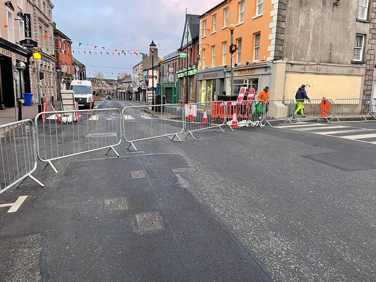 CROWD CONTROL BARRIERS