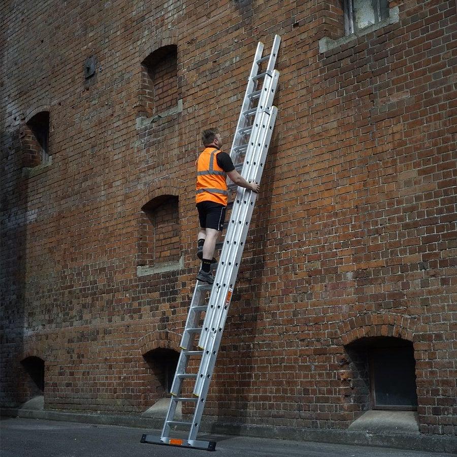 Used 30FT TRIPLE EXTENSION LADDER