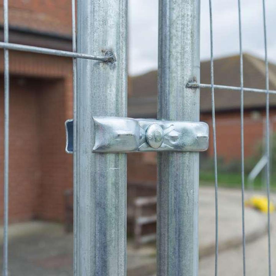 Used FENCE COUPLER FOR TEMPARAY FENCE