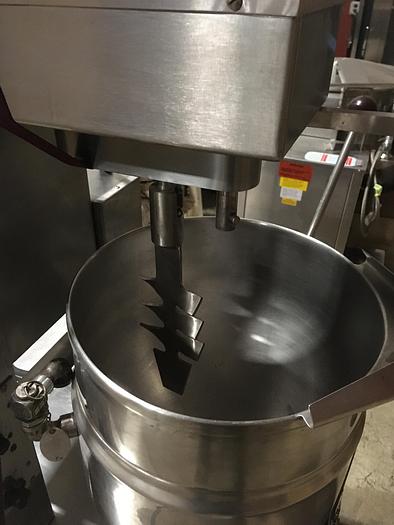 Used GROEN TDB/7-20 ELEC. TILTING STEAM KETTLE LAB MIXER TWIN AGITATION CAPABLE on STAINLESS STEEL STAND w/ PULL OUT PERFORATED POURING SHELF !