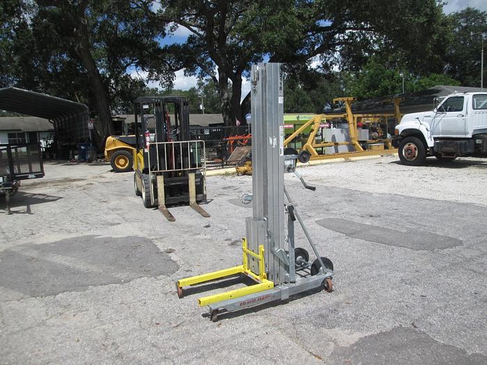 Used Sumner 2118 18' Material Lift