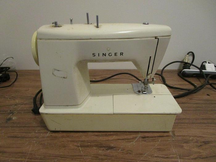 Used VINTAGE SINGER GRADUTE 6705 SEWING MACHINE