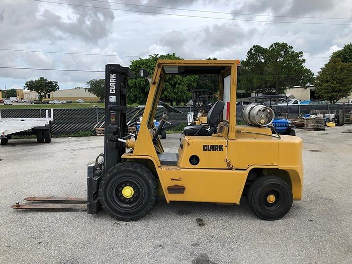 Used Clark C500-Y100 Forklift - 04475