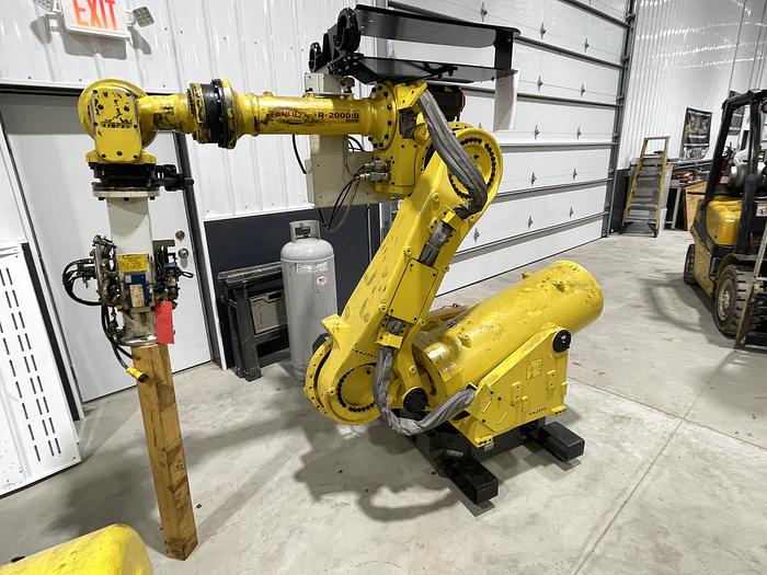 Used FANUC R2000iB/200R WITH R30iA CONTROLLER