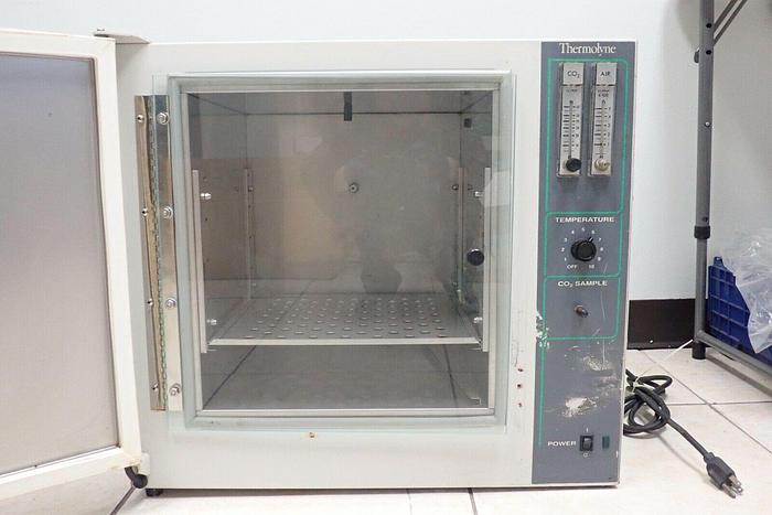 Used Barnstead Thermolyne Model I53325 Compact CO2 5000 Series Incubator